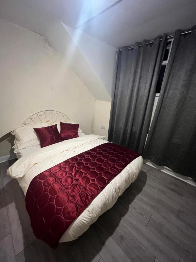 Double Bedroom In West Yorkshire, Leeds Λιντς Εξωτερικό φωτογραφία